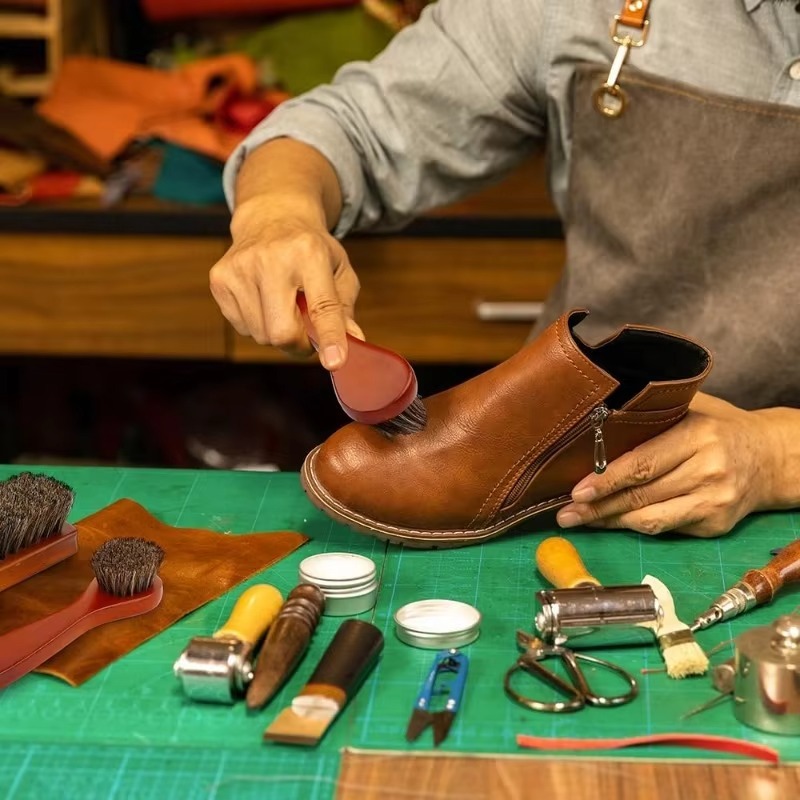 2-piece Leather Care Brush Set - огляд і ціна Brushing Boot Horse